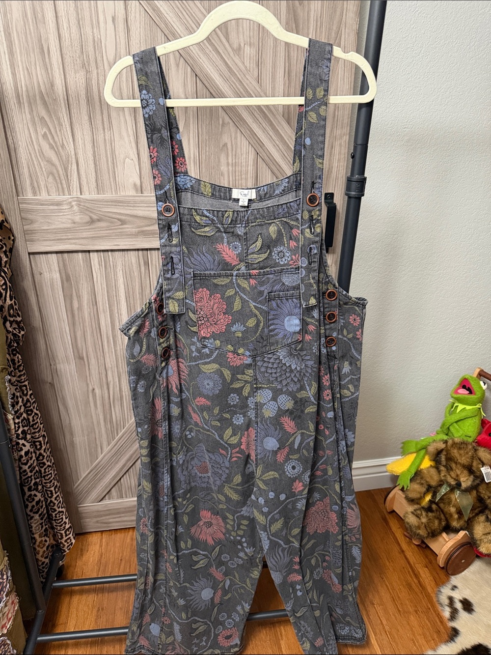 Easel Los Angeles Floral Print Overalls Women’s Large
